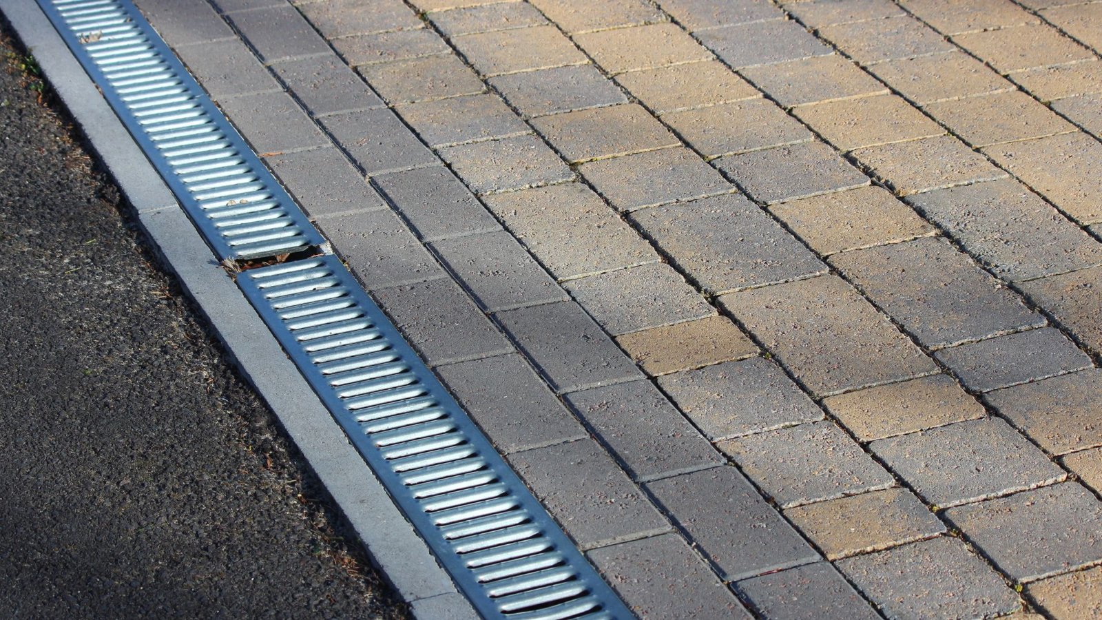 DRIVEWAY DRAINAGE CHANNELS DRAIN LAYERS AUCKLAND