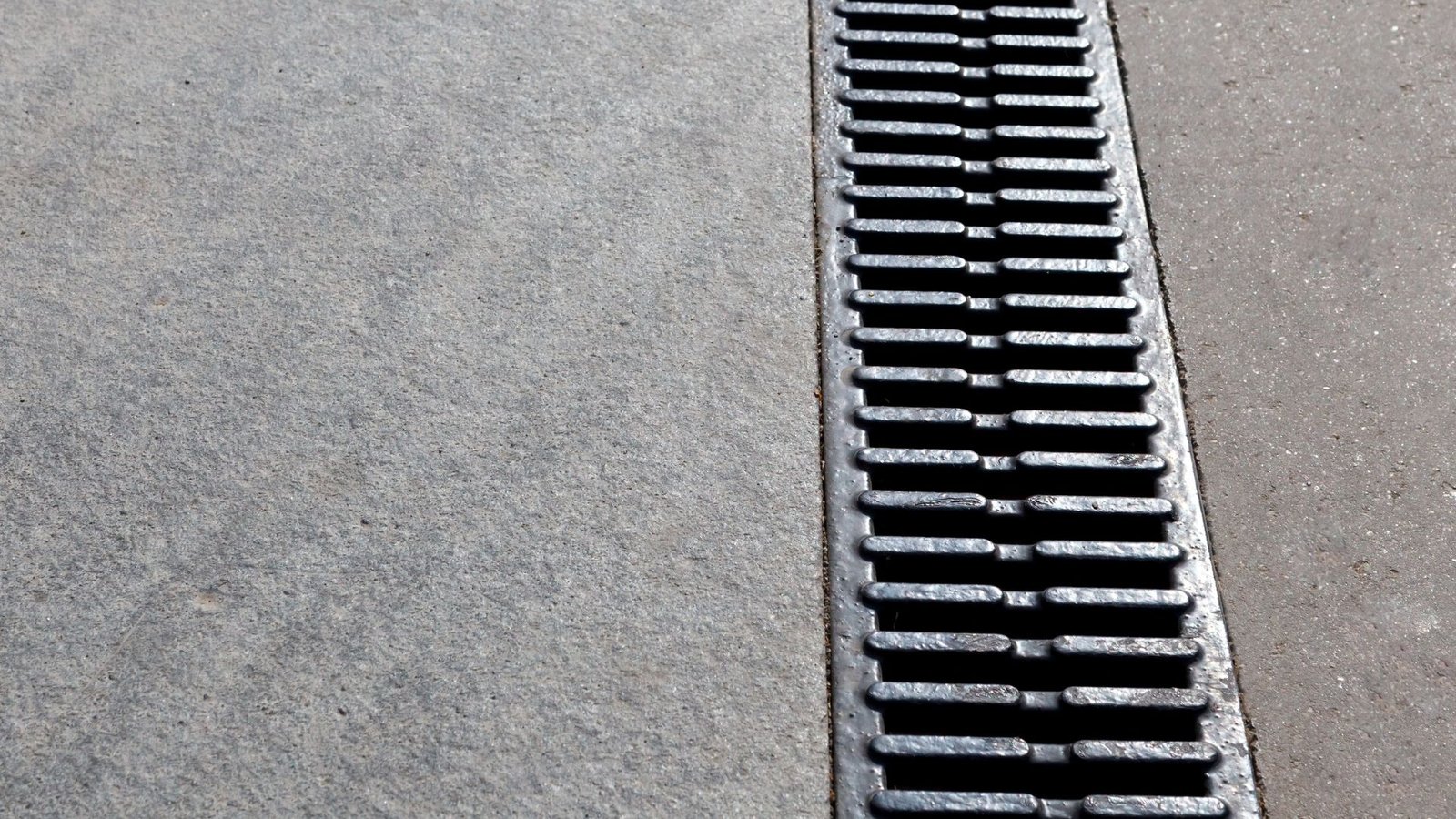 DRIVEWAY DRAINAGE CHANNELS DRAIN LAYERS AUCKLAND